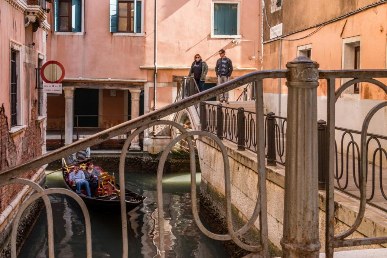 Fenice Backstage Over Canal البندقية المظهر الخارجي الصورة