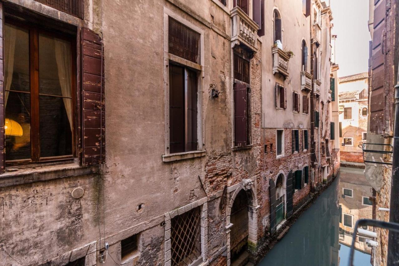 Fenice Backstage Over Canal البندقية المظهر الخارجي الصورة